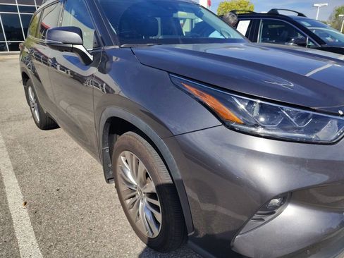 Used 2023 Toyota Highlander Platinum image 1