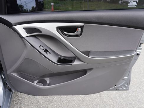 Used 2015 Hyundai Elantra SE w/ Option Group 02 FWD image 16