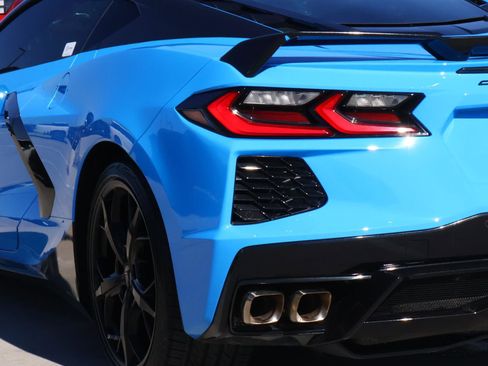 Used 2022 Chevrolet Corvette Stingray Coupe w/ Z51 Performance Package image 8