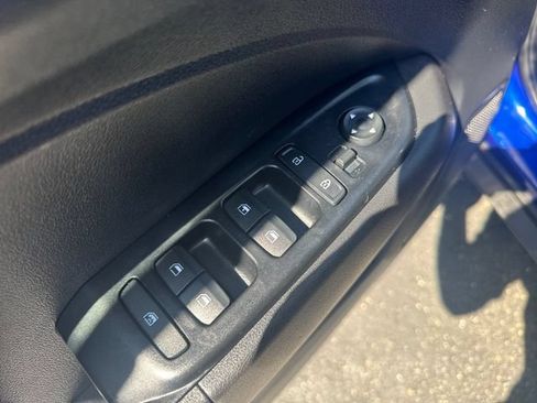 Used 2021 Hyundai Venue SE FWD image 13