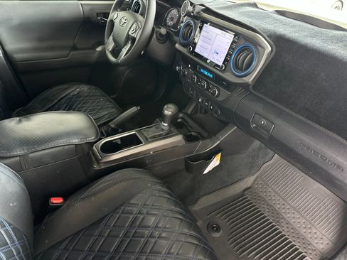 Used 2023 Toyota Tacoma TRD Off-Road image 14