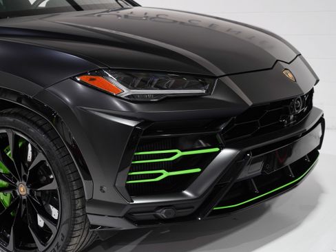 Used 2022 Lamborghini Urus AWD/4WD image 25
