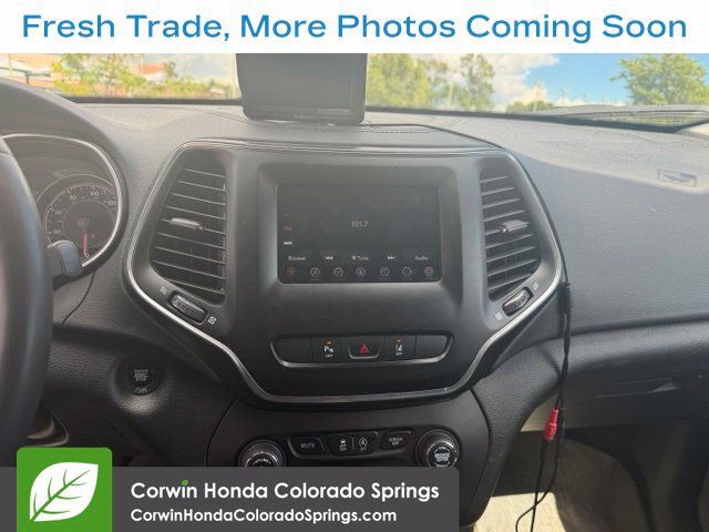 Used 2021 Jeep Cherokee Latitude Plus w/ Mopar Interior Package AWD/4WD image 10