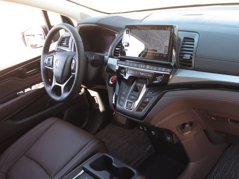 New 2026 Honda Odyssey Touring image 8