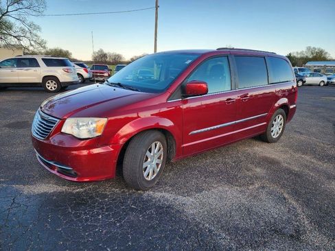 Used 2013 Chrysler Town & Country Touring image 10