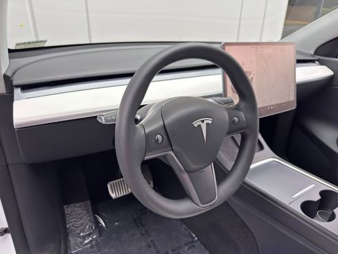 Used 2022 Tesla Model Y Long Range AWD/4WD image 14