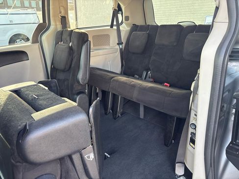 Used 2014 Dodge Grand Caravan SXT image 23