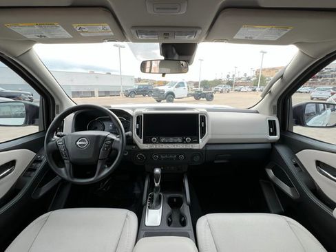 Certified 2025 Nissan Frontier SV image 9