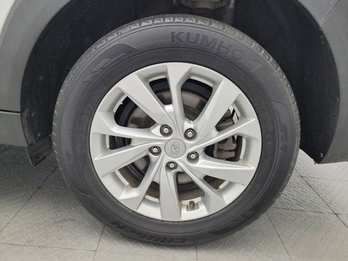 Used 2019 Hyundai Tucson Value FWD image 31