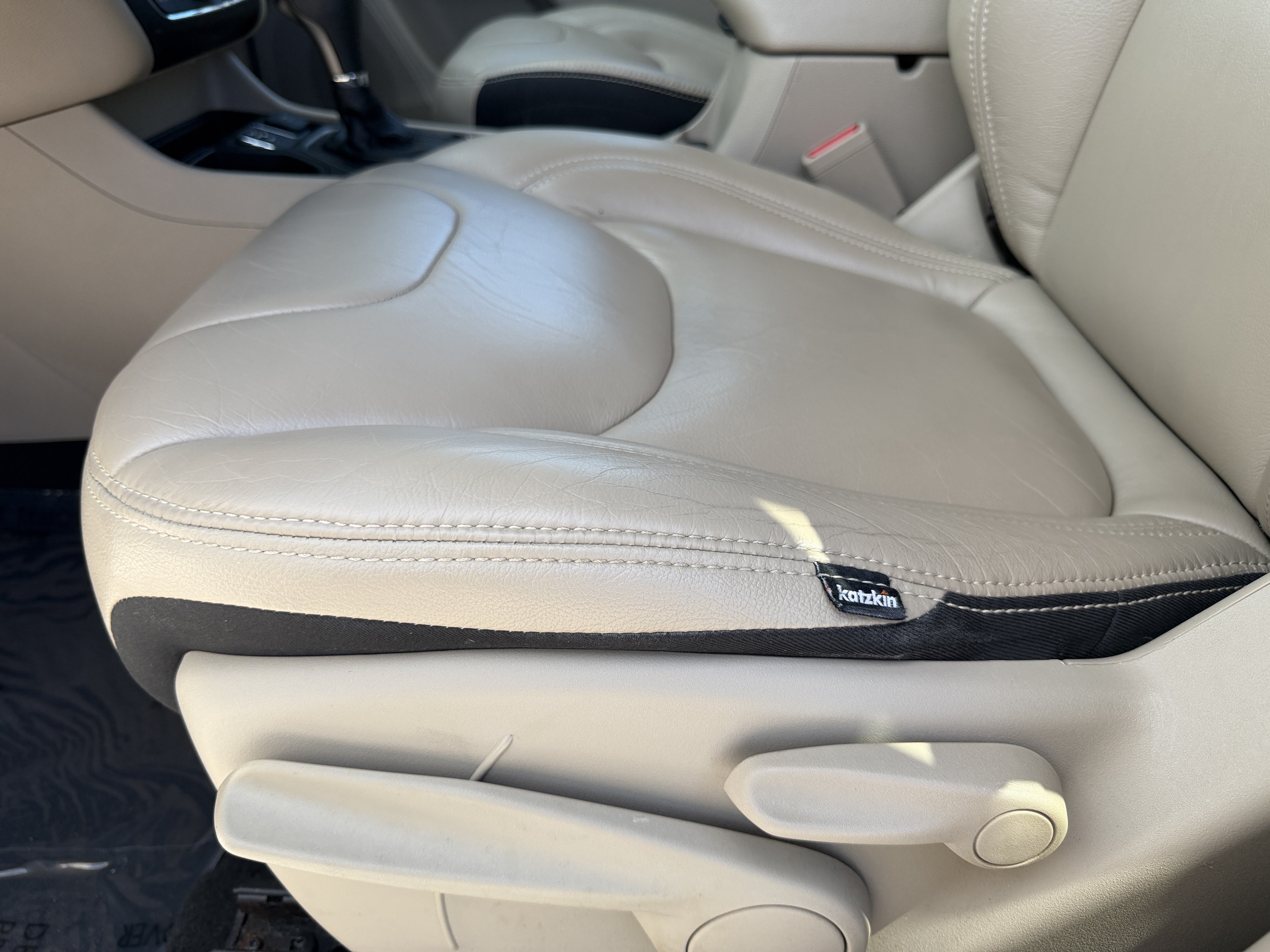 Used 2020 Jeep Cherokee Latitude FWD image 21