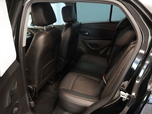 Used 2018 Chevrolet Trax LT w/ LT Convenience Package FWD image 18