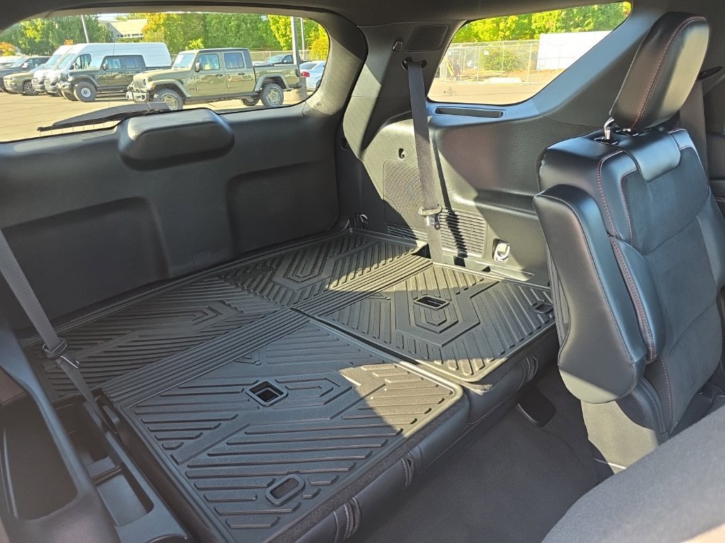 Used 2025 Ford Explorer ST w/ Sun And Sound Package AWD/4WD image 12