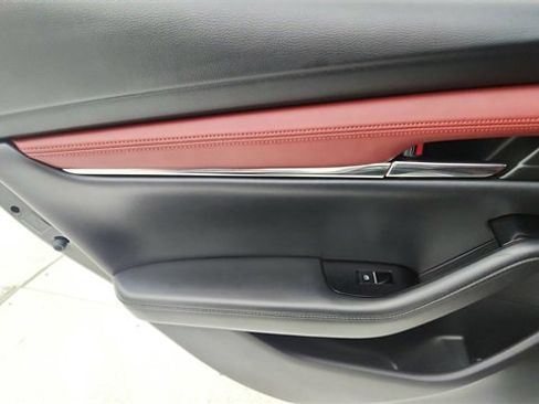 Used 2021 MAZDA MAZDA3 s image 32