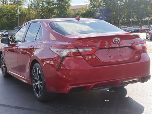 Used 2019 Toyota Camry SE FWD image 5