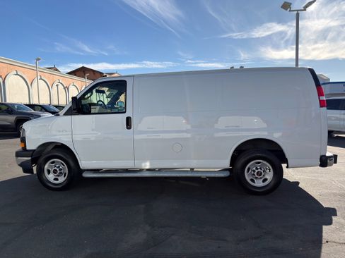 Used 2024 GMC Savana 2500 w/ Driver Convenience Package image 5