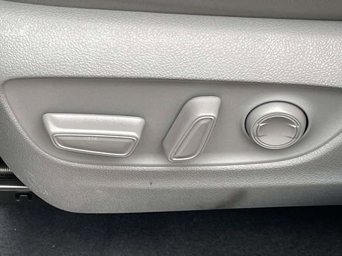 Used 2021 Toyota Highlander Limited FWD image 14