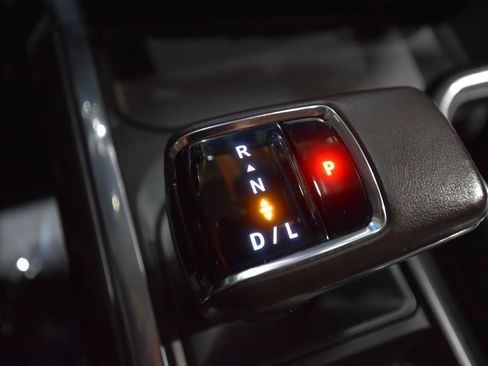Used 2022 Chevrolet Silverado 1500 LTZ w/ LTZ Premium Package AWD/4WD image 42