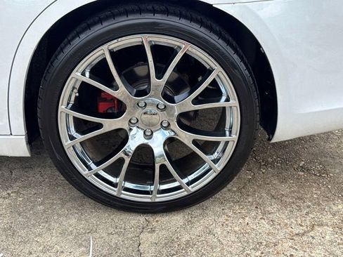 Used 2011 Chrysler 300 C RWD image 30