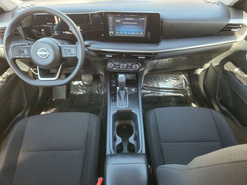 Certified 2025 Nissan Kicks S image 10