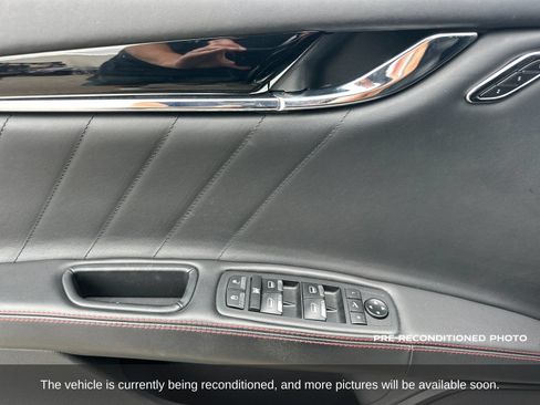 Used 2022 Maserati Quattroporte Modena RWD image 13