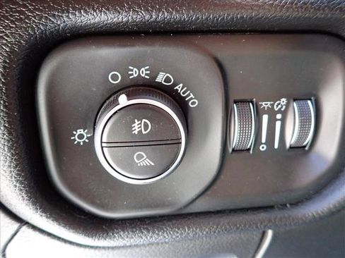 Used 2019 RAM 1500 Big Horn AWD/4WD image 16
