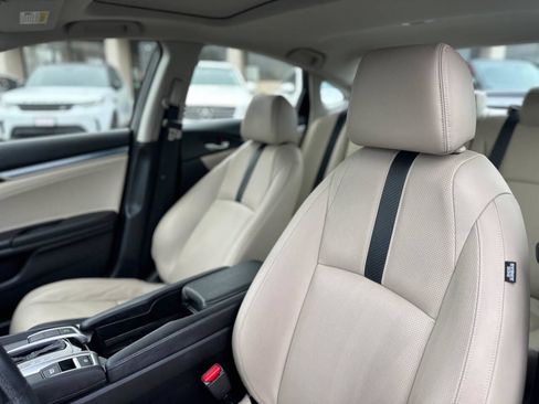 Used 2018 Honda Civic Touring image 21