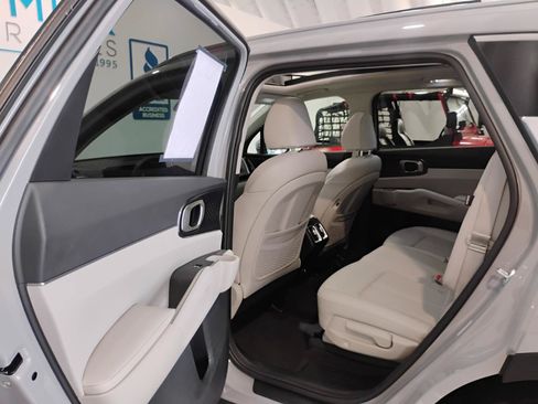 Used 2025 Kia Sorento S w/ Panoramic Sunroof Package FWD image 48