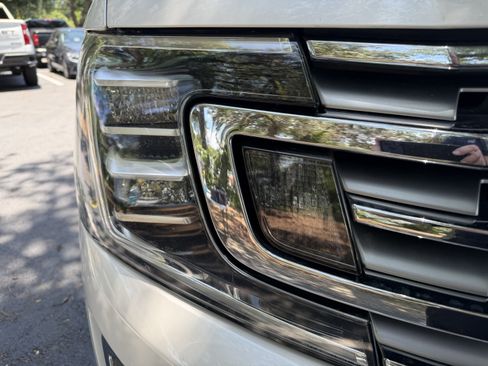 Used 2018 Ford Expedition Limited w/ Equipment Group 301A RWD image 12