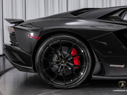 Used 2018 Lamborghini Aventador S image 43