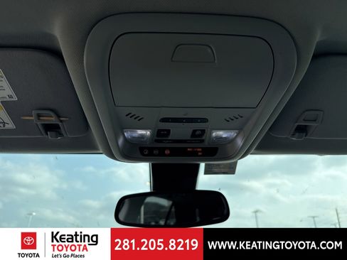 Used 2018 Chevrolet Equinox Premier FWD image 23