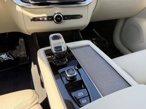Certified 2026 Volvo XC90 T8 Ultra w/ Protection Package Premier AWD/4WD image 16