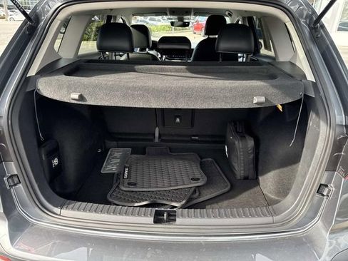 Certified 2023 Volkswagen Taos SE image 5