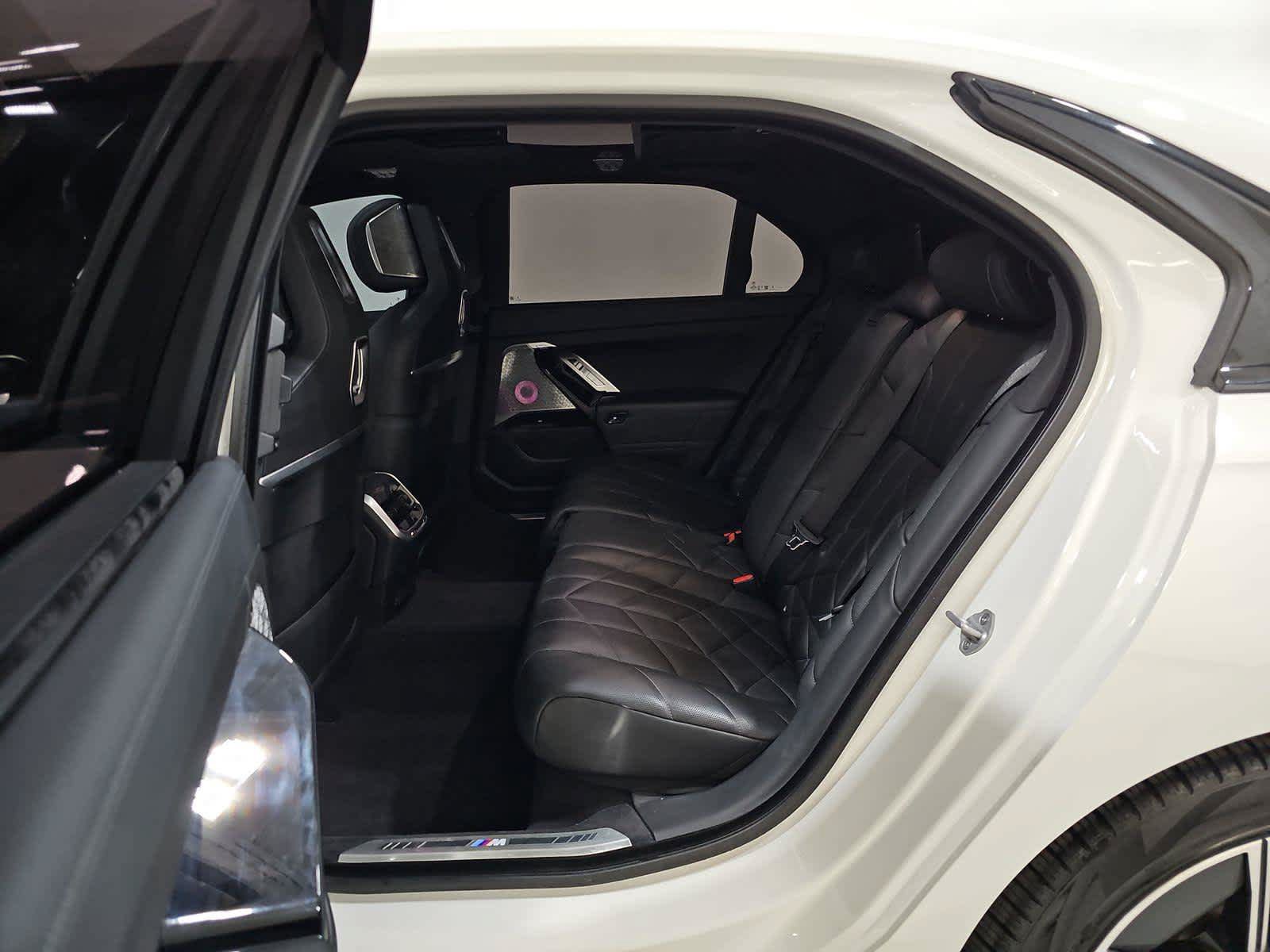 Used 2024 BMW i7 xDrive60 AWD/4WD image 6