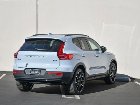 Certified 2025 Volvo XC40 B5 Ultra w/ Climate Package image 7