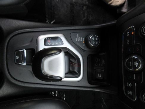 Used 2016 Jeep Cherokee Trailhawk w/ Comfort/Convenience Group image 18