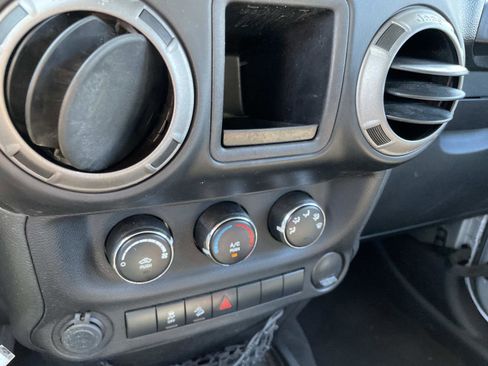 Used 2012 Jeep Wrangler Unlimited Sport AWD/4WD image 21