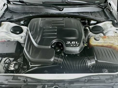Used 2022 Chrysler 300 Touring w/ Sport Appearance Package RWD image 28