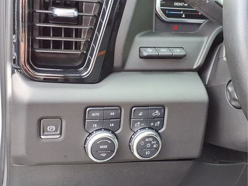 Used 2025 GMC Sierra 1500 AT4 w/ AT4 Premium Package AWD/4WD image 17