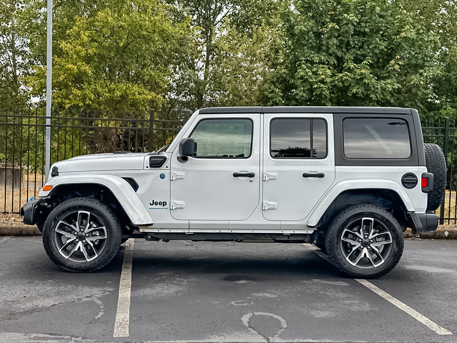 Used 2024 Jeep Wrangler Unlimited AWD/4WD image 7
