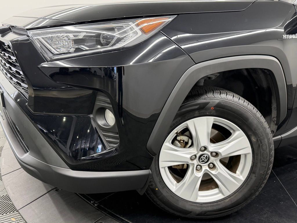 Certified 2021 Toyota RAV4 XLE w/ Carpet Mat Package (TMS) AWD/4WD image 5