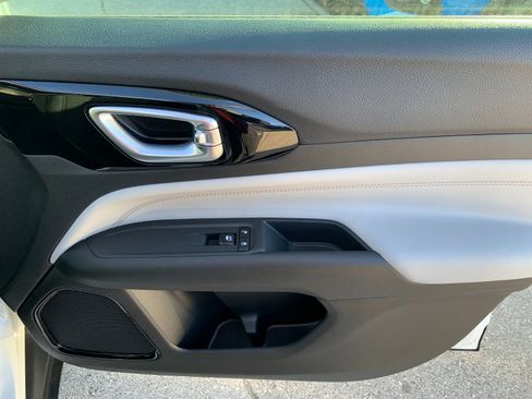 New 2026 Jeep Compass Limited image 18