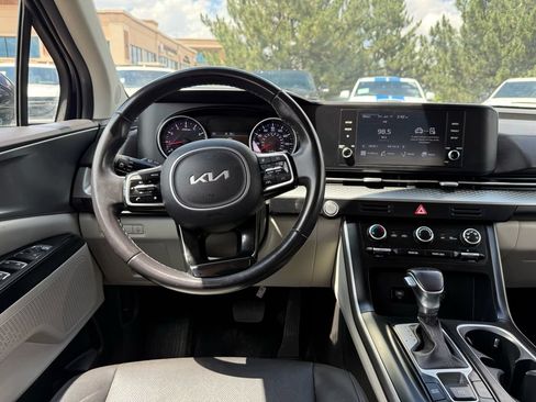 Used 2023 Kia Carnival LX FWD image 18