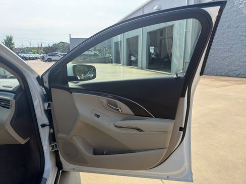 Used 2016 Buick LaCrosse Leather w/ Experience Buick Package FWD image 19