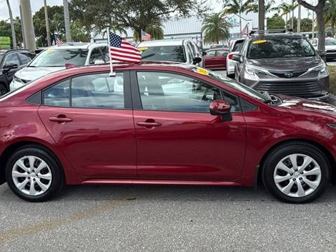 Used 2025 Toyota Corolla LE image 11