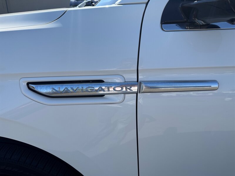 Used 2020 Lincoln Navigator L Reserve w/ Luxury Package AWD/4WD image 7