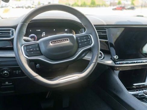 Used 2023 Jeep Wagoneer Series III w/ Premium Group I AWD/4WD image 17