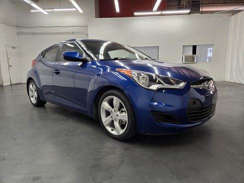 Used 2015 Hyundai Veloster FWD image 4