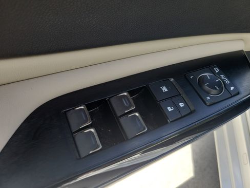 Used 2024 Lexus ES 250 w/ Premium Package image 19