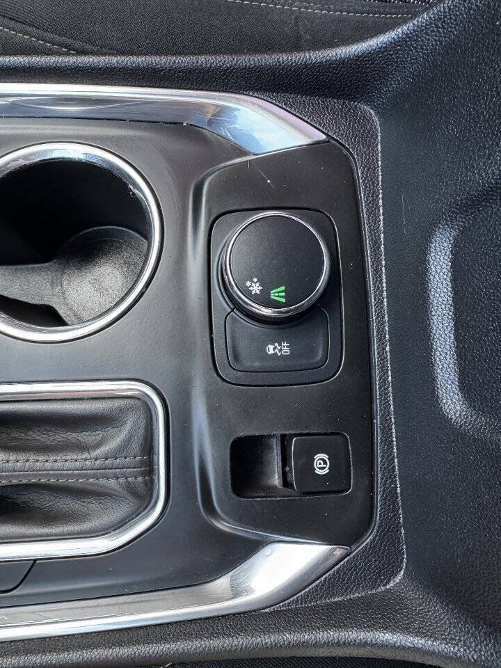 Used 2020 Chevrolet Traverse LS w/ LPO, Floor Liner Package FWD image 18