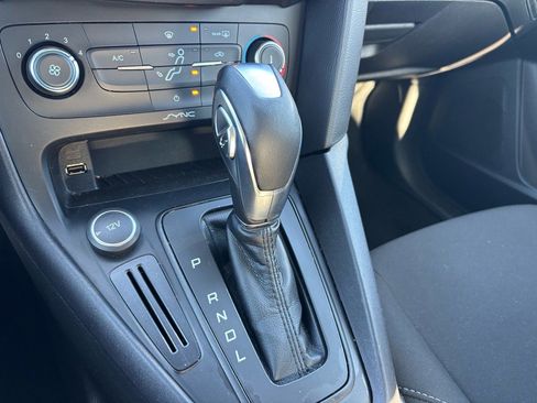 Used 2015 Ford Focus SE w/ Reverse Sensing Package image 16